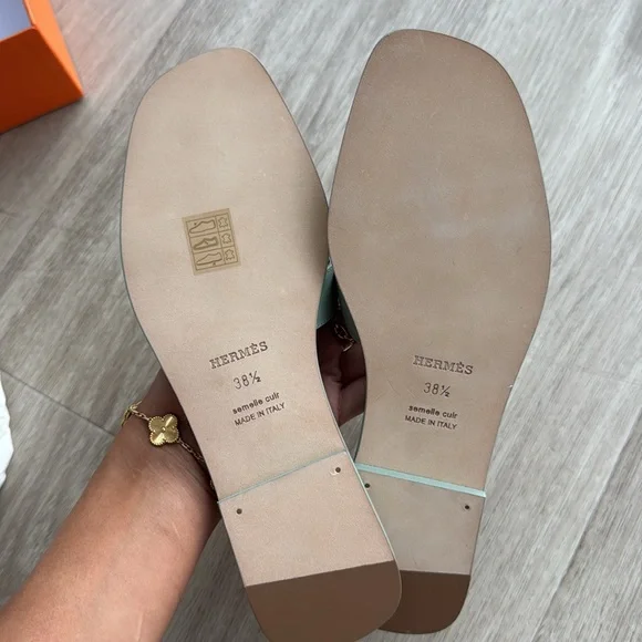 HERMES Sea Green Orans Calfskin - Picture 3 of 5